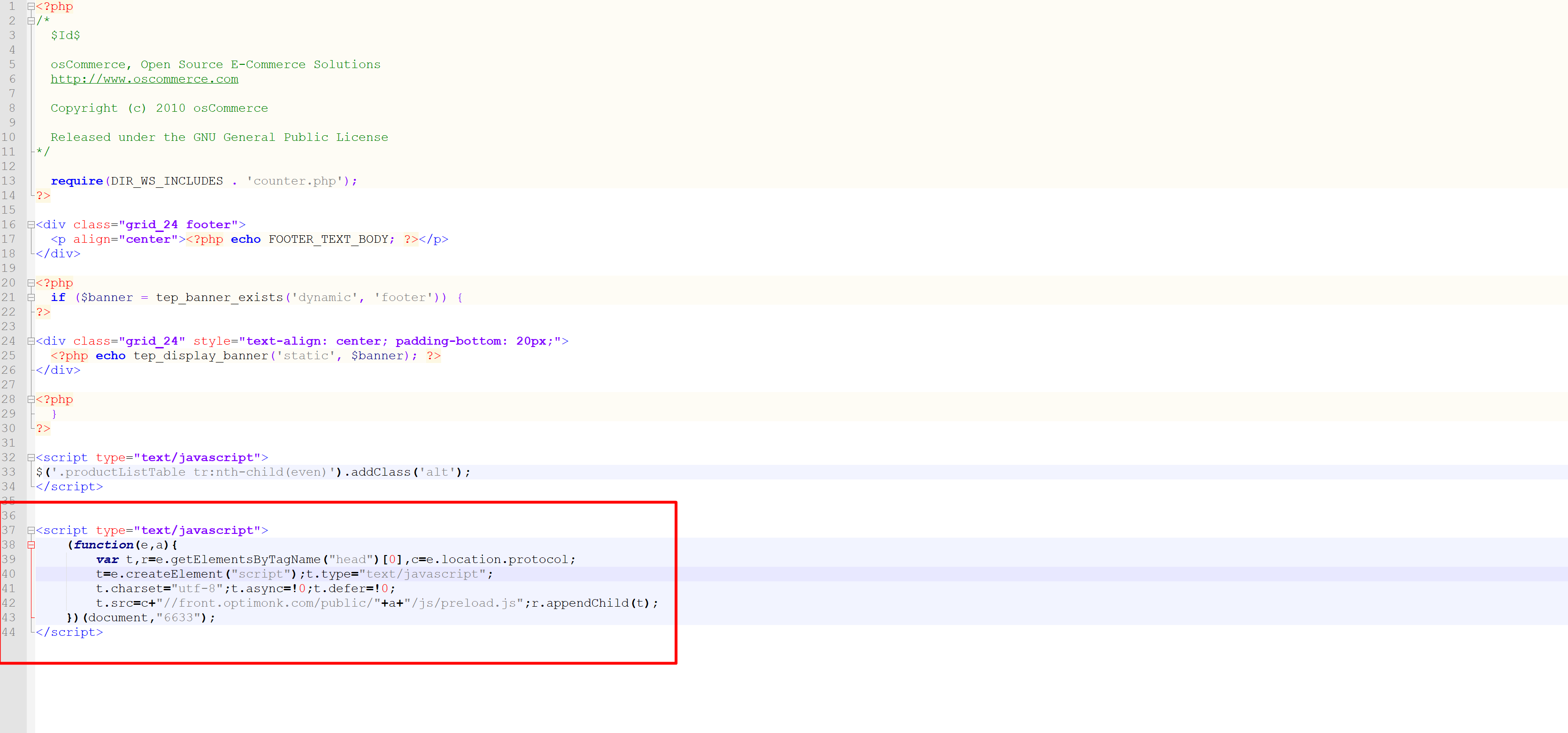 A footer.php fájl vége az osCommerce-ben, a beillesztett OptiMonk JavaScript kóddal